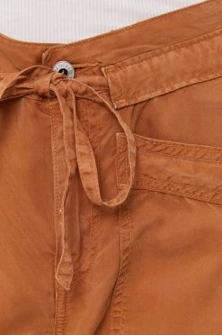 Υφασμάτινα Παντελόνι Pepe Jeans DASH χρώμα: καφέ -Pepe Jeans Sales Store unnamed file 1194