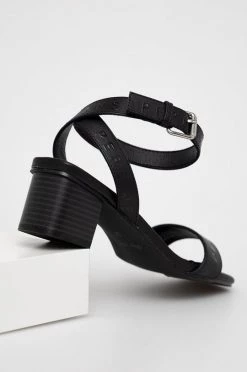 Πέδιλα με τακούνι Σανδάλια Pepe Jeans Romy Logo μαύρο 8 Πέδιλα με τακούνι Σανδάλια Pepe Jeans Romy Logo μαύρο -Pepe Jeans Sales Store unnamed file 1685