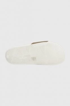 Σαγιονάρες Παντόφλες Pepe Jeans Slider Flag χρώμα: άσπρο -Pepe Jeans Sales Store unnamed file 2401
