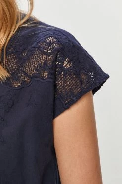 Μπλούζες Μπλουζάκι Pepe Jeans NICOLA χρώμα: ναυτικό μπλε 11 Μπλούζες Μπλουζάκι Pepe Jeans NICOLA χρώμα: ναυτικό μπλε -Pepe Jeans Sales Store unnamed file 2680