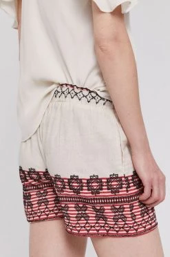 Σορτς Pepe Jeans χρώμα: μπεζ -Pepe Jeans Sales Store unnamed file 3542