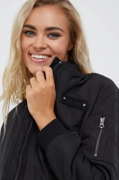 Κοντά μπουφάν Μπουφάν Bomber Pepe Jeans χρώμα: μαύρο -Pepe Jeans Sales Store unnamed file 4760