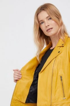 Κοντά μπουφάν Δερμάτινη ραμονέσκα Pepe Jeans χρώμα: κίτρινο, -Pepe Jeans Sales Store unnamed file 5492