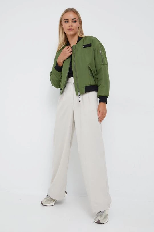 Κοντά μπουφάν Μπουφάν Bomber Pepe Jeans χρώμα: πράσινο 4 Κοντά μπουφάν Μπουφάν Bomber Pepe Jeans χρώμα: πράσινο - Image 2